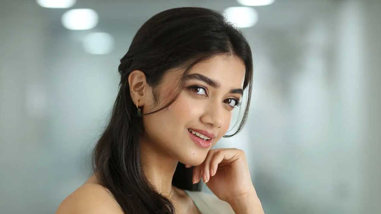 Bhagyashri Borse: పాప గట్టి ప్లాన్ తోనే టాలీవుడ్లో దిగినట్టుందే!