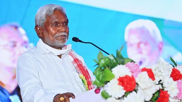 Champai Soren: కుమారులతో కలిసి ఢిల్లీకి వచ్చిన చంపై సోరెన్! బీజేపీలో చేరనున్నట్లు ప్రచారం!