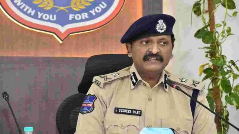 Countrymade Guns : తుపాకులు విక్రయిస్తున్న వ్యక్తి అరెస్ట్‌