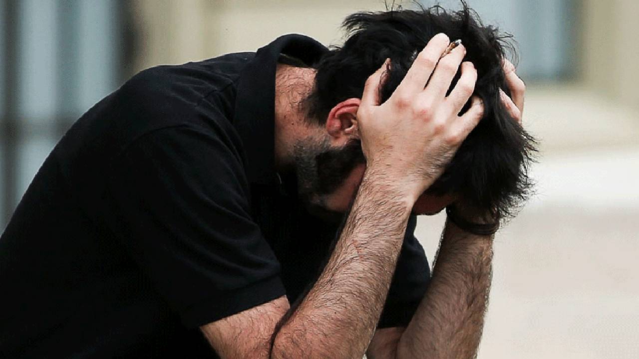 English Teacher: తనపై రేప్ జరిగిందన్న ఇంగ్లీష్ టీచర్.. 19 ఏళ్ల యువకుడి ఆత్మహత్య..