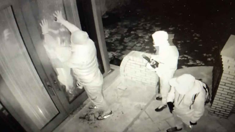 East Godavari: వృద్ధుల ఇళ్లను టార్గెట్ చేసి చోరీలకు పాల్పడుతున్న ముఠా అరెస్టు