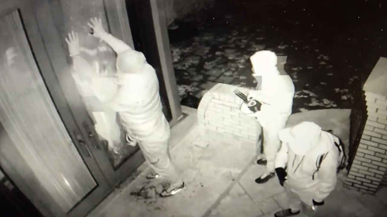 East Godavari: వృద్ధుల ఇళ్లను టార్గెట్ చేసి చోరీలకు పాల్పడుతున్న ముఠా అరెస్టు