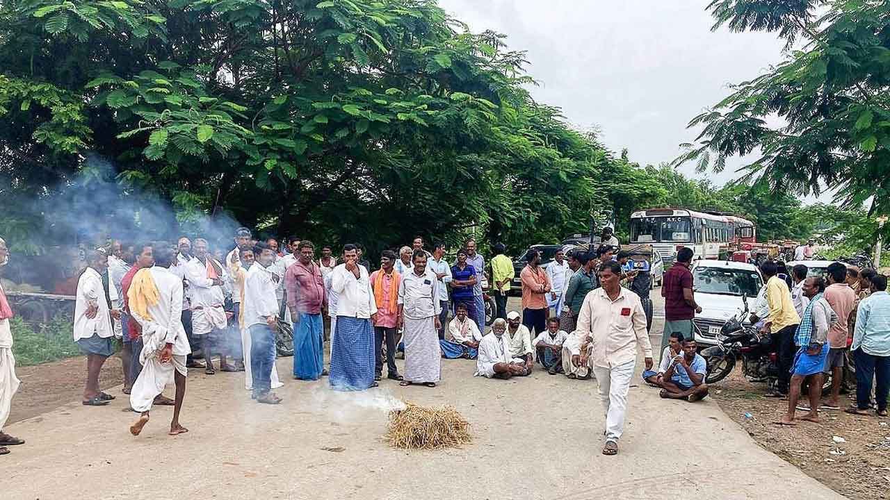 Farmers Protest : రోడ్డెక్కిన రైతన్న.. పలుచోట్ల నిరసనలు
