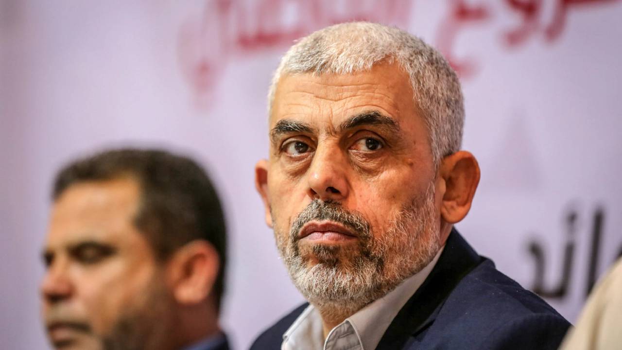 Yahya Sinwar: ఏం గతి పట్టింది..ఇజ్రాయిల్‌కి భయపడి ఆడవేషంలో హమాస్ కీలక నేత..