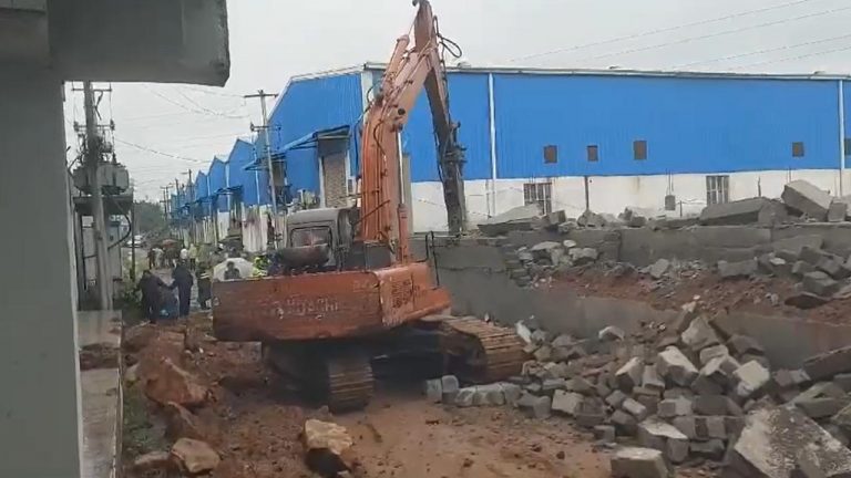 Hydra Demolishing: గగన్ పహాడ్ లో కొనసాగుతున్న హైడ్రా కూల్చివేతలు..