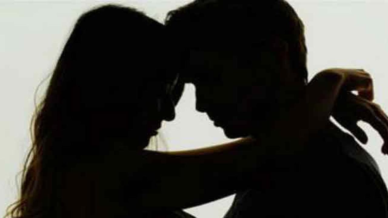 Illegal affair: భర్త ఇంట్లో లేని సమయంలో ప్రియుడిని పిలిపించుకున్న భార్య.. తర్వాత ఏమైందంటే..?