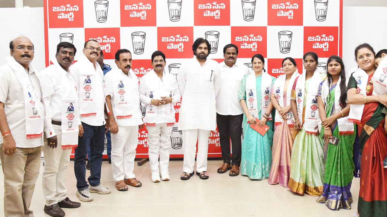 Pawan Kalyan: వైసీపీకి షాక్‌.. జనసేన గూటికి వైసీపీ కార్పొరేటర్లు.. పవన్‌ కల్యాణ్‌ ఆసక్తికర వ్యాఖ్యలు