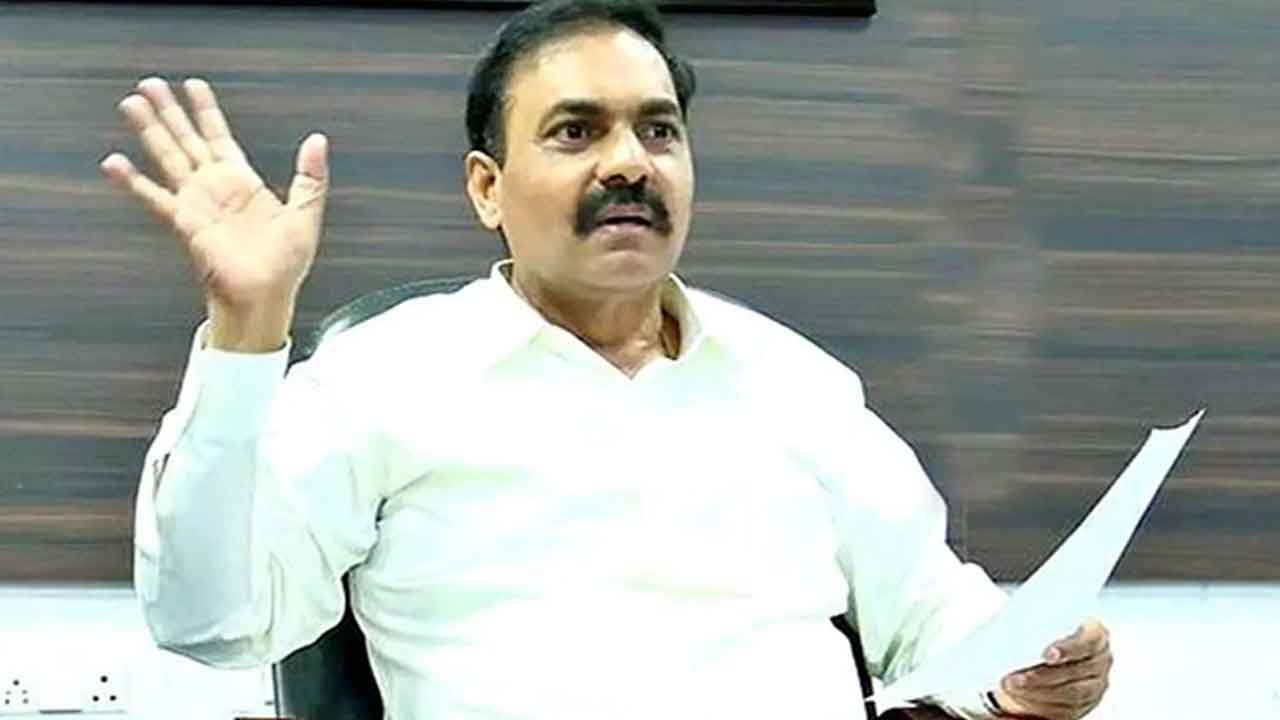 Kakani Govardhan Reddy: మా ఫోన్లపై నిఘా పెట్టారు..