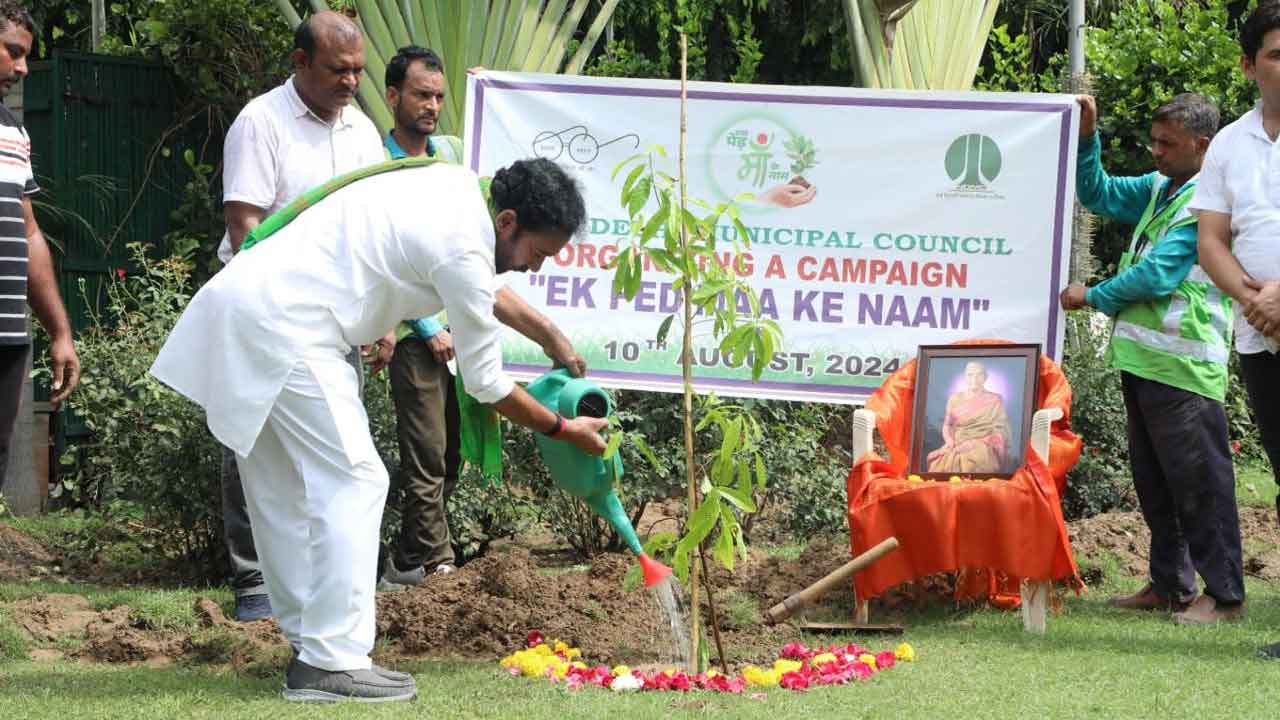 Kishan Reddy : తన మాతృమూర్తి పేరిట ఓ మొక్కను నాటిన కిషన్ రెడ్డి