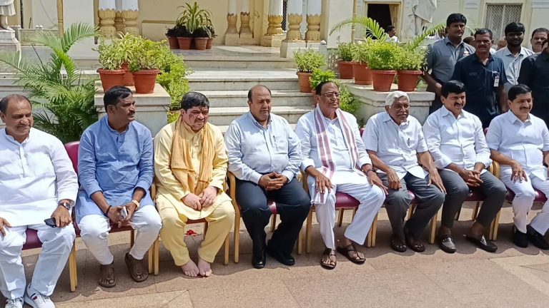 TG MLC: ఎమ్మెల్సీలుగా కోదండరాం, అమీర్‌ అలీఖాన్‌ ప్రమాణం..