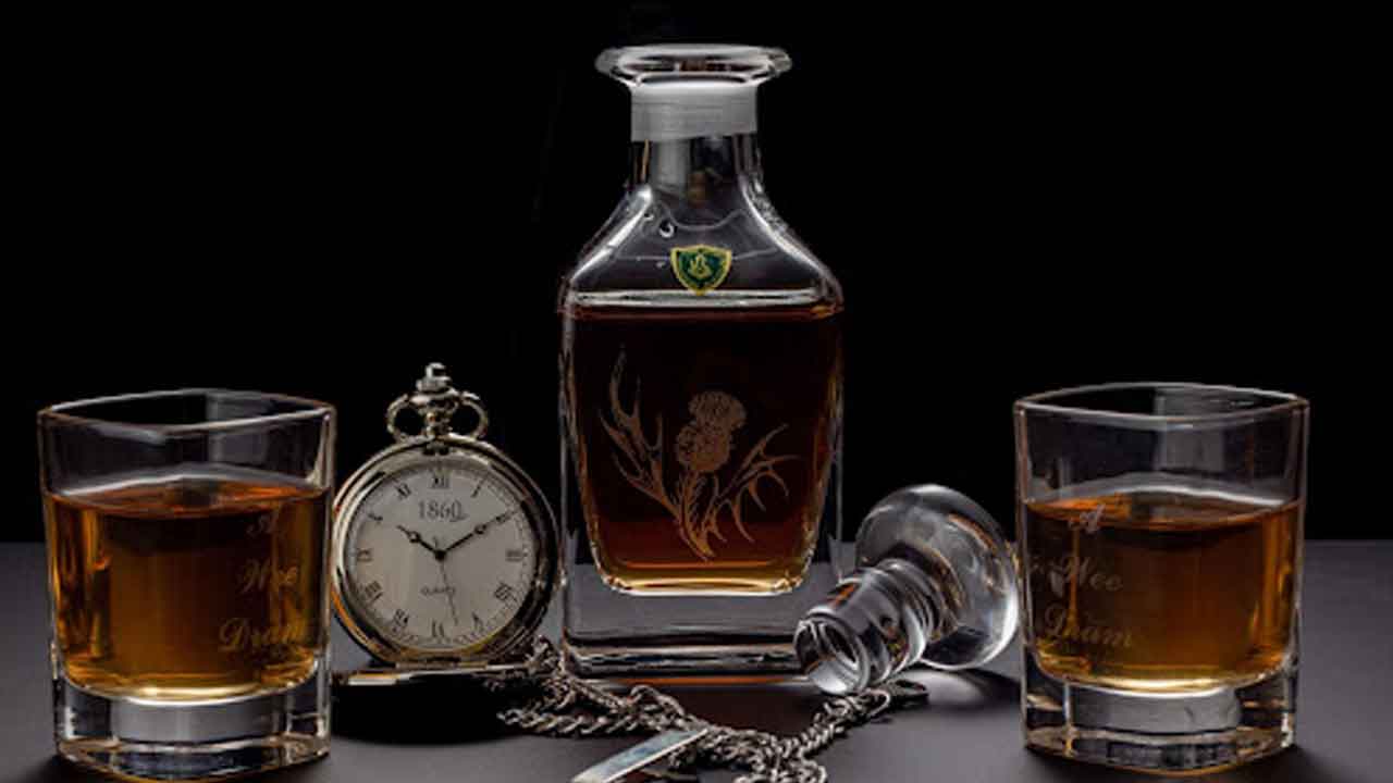 Telangana : తెలంగాణలో ప్రైవేట్ పార్టీలో 6 మద్యం బాటిళ్లే అనుమతి..!