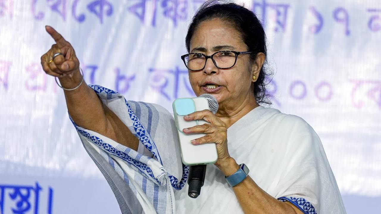 Mamata Banerjee: కోల్‌కతా ఆస్పత్రి విధ్వంసం వెనక ఉన్నది వారే.. మమతా బెనర్జీ ఆరోపణలు..