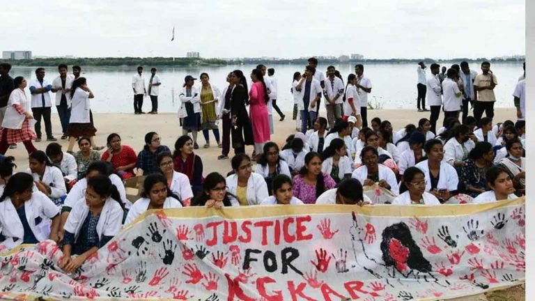 Kolkata Doctor Case : నిరసనలను విరమించిన తెలంగాణ వైద్యాధికారులు