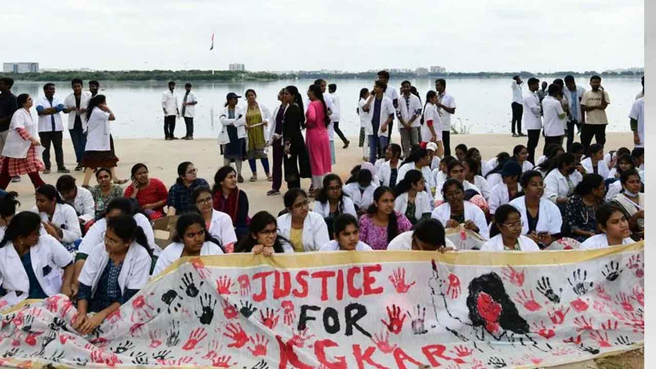 Kolkata Doctor Case : నిరసనలను విరమించిన తెలంగాణ వైద్యాధికారులు