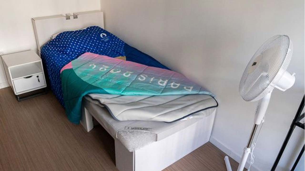 Paris Olympics : పేరు గొప్ప ఊరు దిబ్బ.. పారిస్‌లో అథ్లెట్స్‌కు చాలి చాలని రూమ్‌లు..!