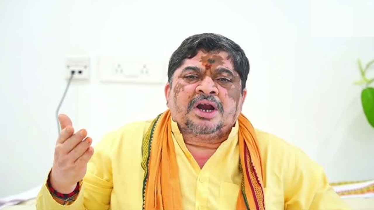 Ponnam Prabhakar : మహిళలు సమాజంలో అన్ని రంగాల్లో సగం కంటే ఎక్కువే..