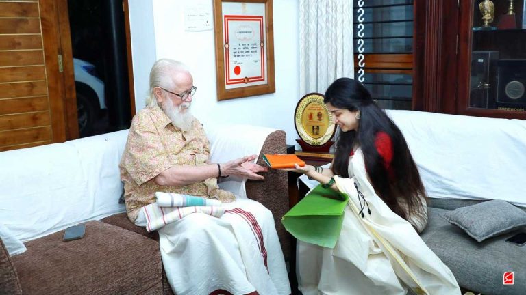 Poonam Kaur: నంబి నారాయణ్ కి చేనేత వస్త్రాల బహూకరణ