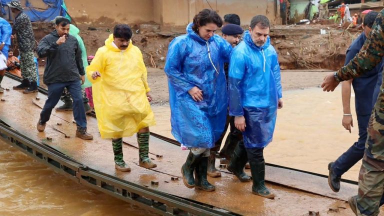 Wayanad landslide: వయనాడ్‌లో రాహుల్, ప్రియాంక పర్యటన.. బాధితుల పరామర్శ