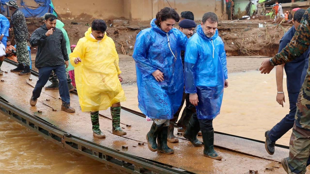 Wayanad landslide: వయనాడ్‌లో రాహుల్, ప్రియాంక పర్యటన.. బాధితుల పరామర్శ