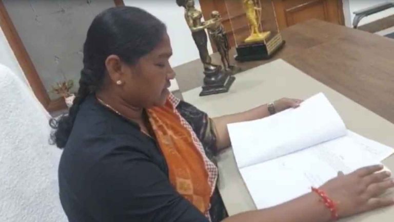 Minister Setthakka : మంత్రి సీతక్క… నిత్య విద్యార్థి