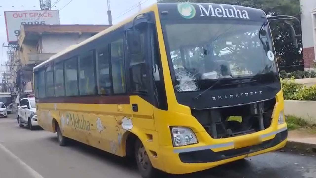 Road Accident: శంషాబాద్ లో వేర్వేరు చోట్ల రెండు రోడ్డు ప్రమాదాలు..