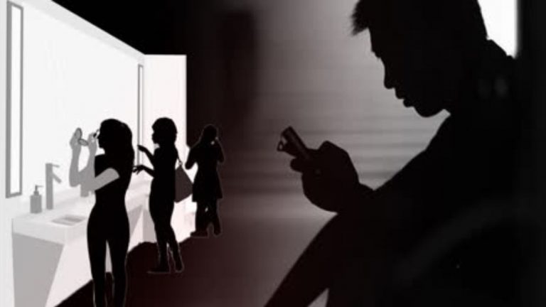 SPY Camera: దారుణం.. ఇంజనీరింగ్ కాలేజీ లేడీస్‌ టాయిలెట్స్‌లో రహస్య కెమెరా..