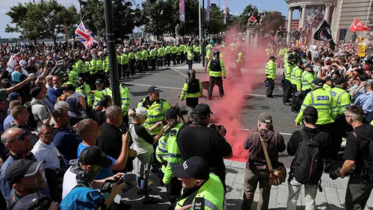 UK Violence: యూకేలో హింస.. భారతీయులు అప్రమత్తంగా ఉండాలని సూచన..