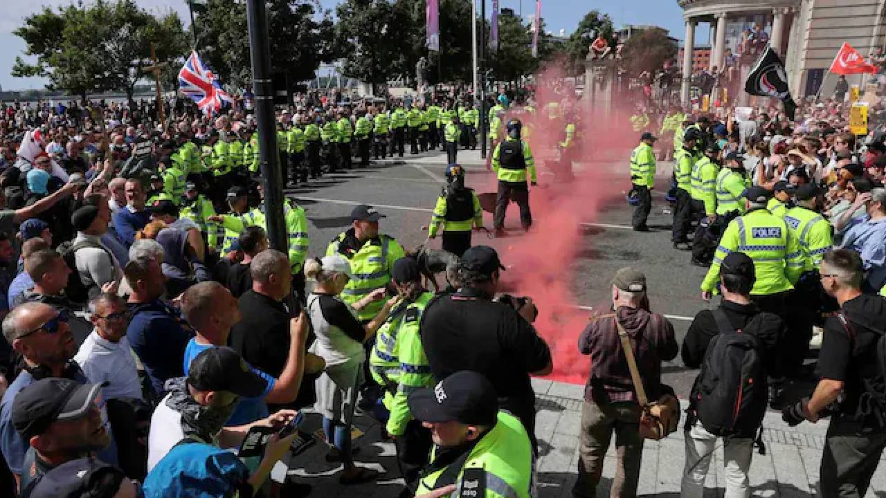 UK Violence: యూకేలో హింస.. భారతీయులు అప్రమత్తంగా ఉండాలని సూచన..