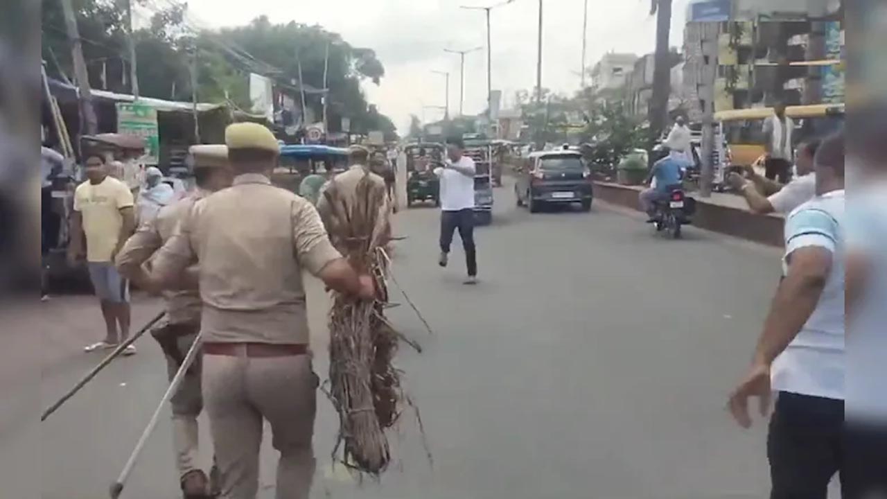 Kangana Ranaut : కంగనా రనౌత్‌  దిష్టిబొమ్మ దగ్ధం చేసేందుకు యత్నించిన రైతులు.. అడ్డుకున్న పోలీసులు.. వీడియో వైరల్