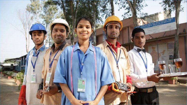 Rural Youth Employment: నగరాల్లో ఉద్యోగం కంటే.. సొంత వ్యాపారంపై గ్రామీణ యువత ఆసక్తి..కారణం?