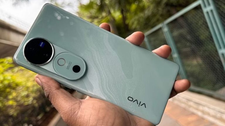 Vivo V40 Pro Price: 50ఎంపీ సెల్ఫీ కెమెరా, 5500 బ్యాటరీ.. వివో నుంచి సూపర్ స్మార్ట్‌ఫోన్స్!