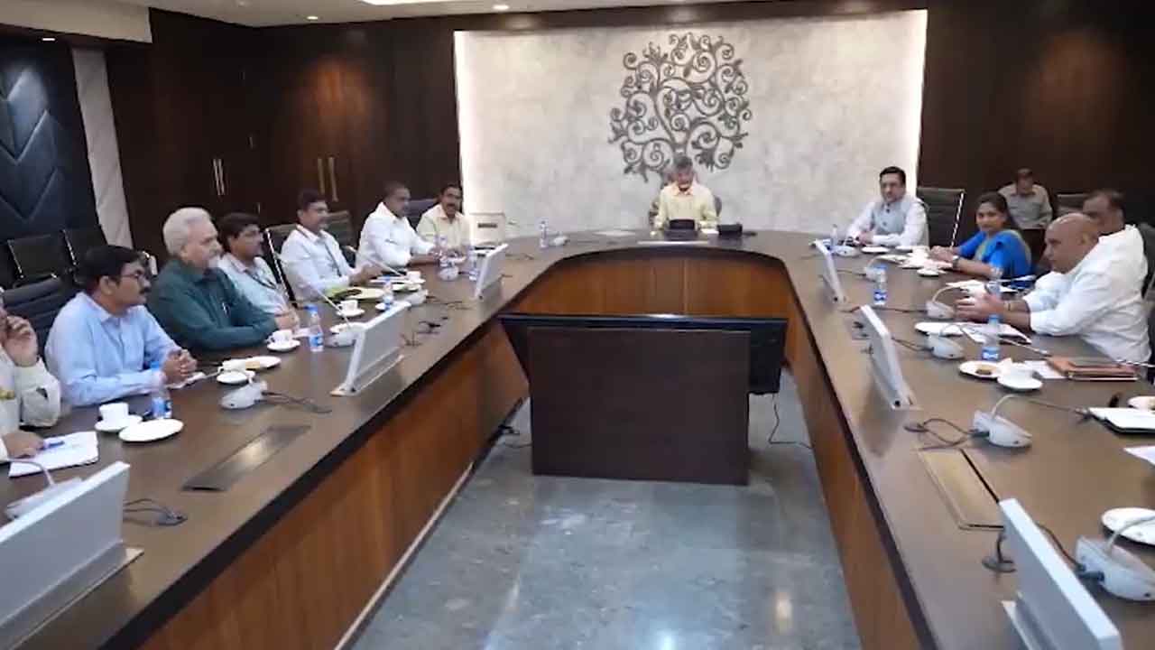 AP CM Chandrababu: సాధారణ విపత్తులా ఈ విపత్తును చూడకండి.. ఉదారంగా సాయం చేయండి..