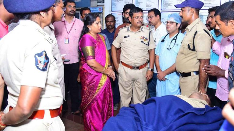 Andhra Pradesh: విధి నిర్వహణలో కానిస్టేబుల్‌ మృతి.. అండగా ఉంటామని హోంమంత్రి హామీ