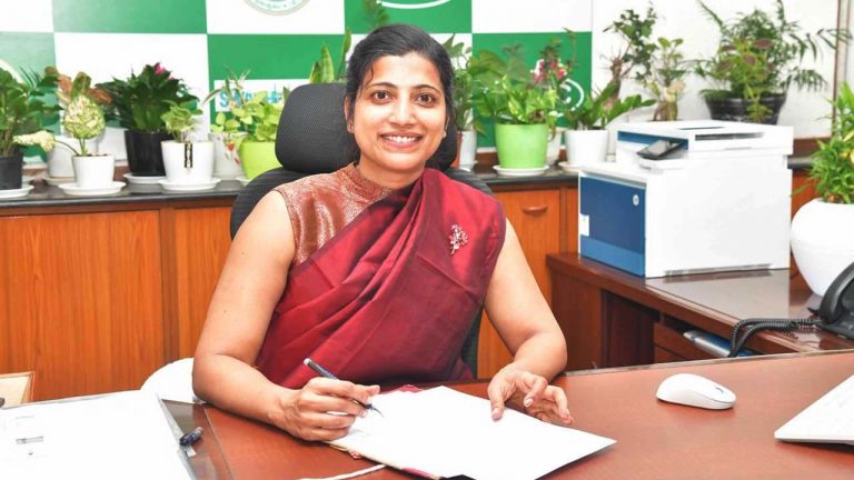 GHMC Commissioner: నగరంలో రెడ్ అలెర్ట్.. ప్రజలకు ఆమ్రపాలి సూచన..