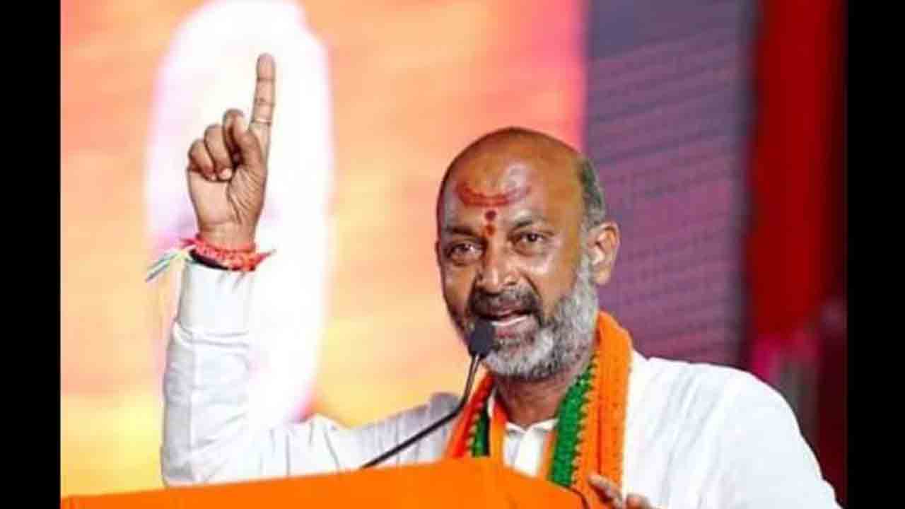 Bandi Sanjay: హిందువుల పండుగలకే ఆంక్షలు, నిబంధనలు ఎందుకు..?