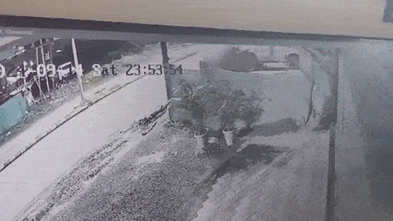 Road Accident: బీఎండబ్ల్యూ బీభత్సం.. గాల్లోకి ఎగిరిపడ్డ ఇద్దరు యువతులు!