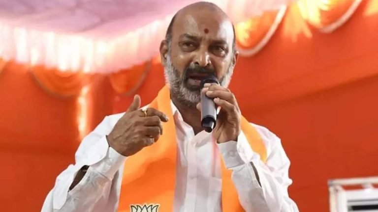 Bandi Sanjay: జూబ్లీహిల్స్‌లో బండి సంజయ్‌ మీటింగ్‌కు అనుమతి రద్దు.. పోలీసులపై బీజేపీ సీరియస్..