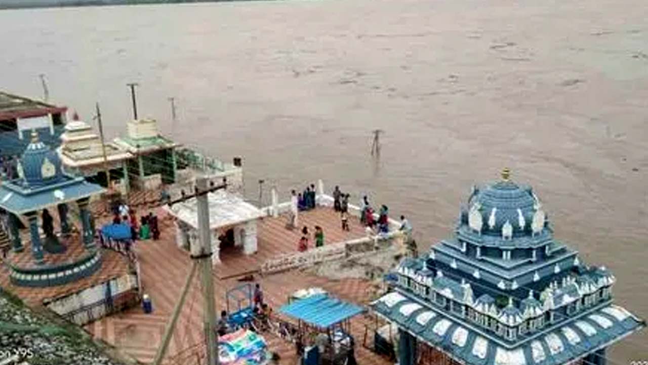 Bhadrachalam: 43 అడుగుల చేరువలో భద్రాచలం వద్ద గోదావరి..