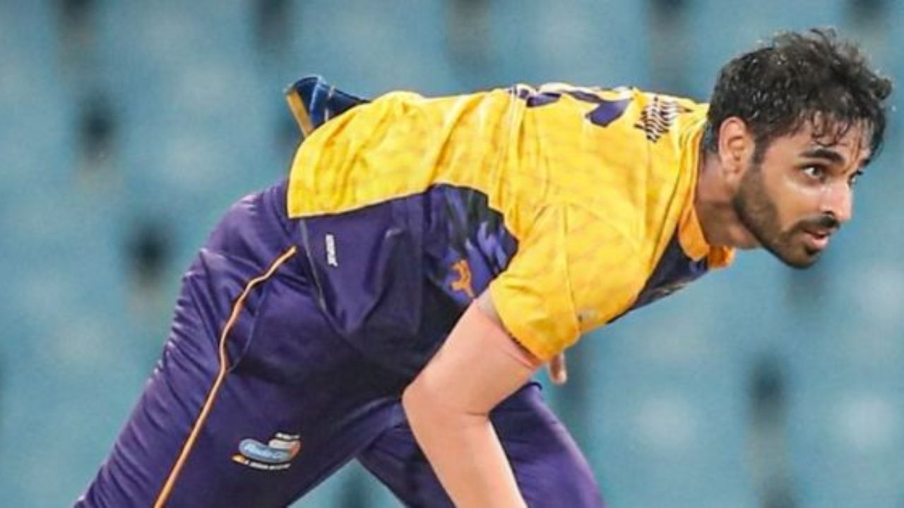 Bhuvneshwar Kumar: చెలరేగిన భువీ.. 24 బంతుల్లో 20 డాట్ బాల్స్, 4 పరుగులు..