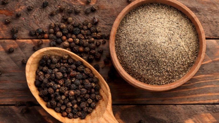 Black Pepper: రోగనిరోధక శక్తిని పెంచుకోవాలంటే వీటిని తీసుకోవాల్సిందే..