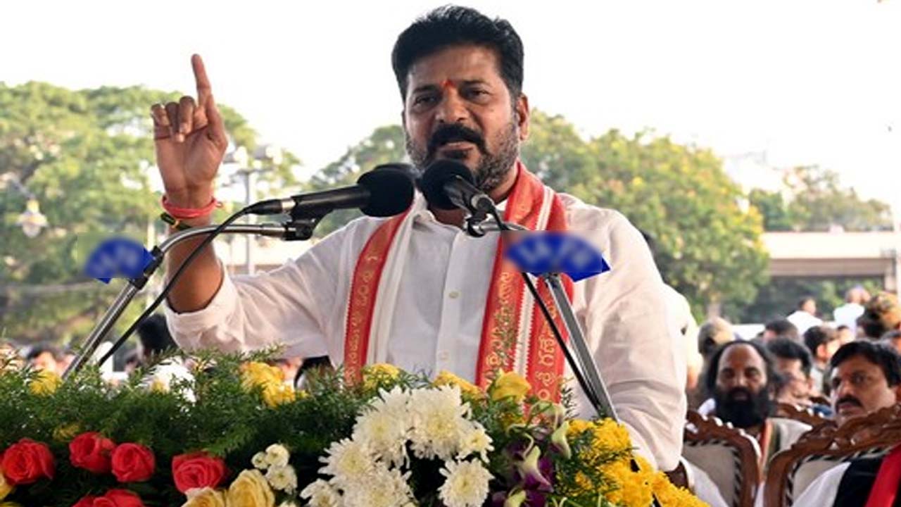 CM Revanth Reddy: పబ్లిక్ గార్డెన్ లో ప్రజాపాలన దినోత్సవ వేడుకలు.. దాశరథి కవితతో సీఎం ప్రసంగం..