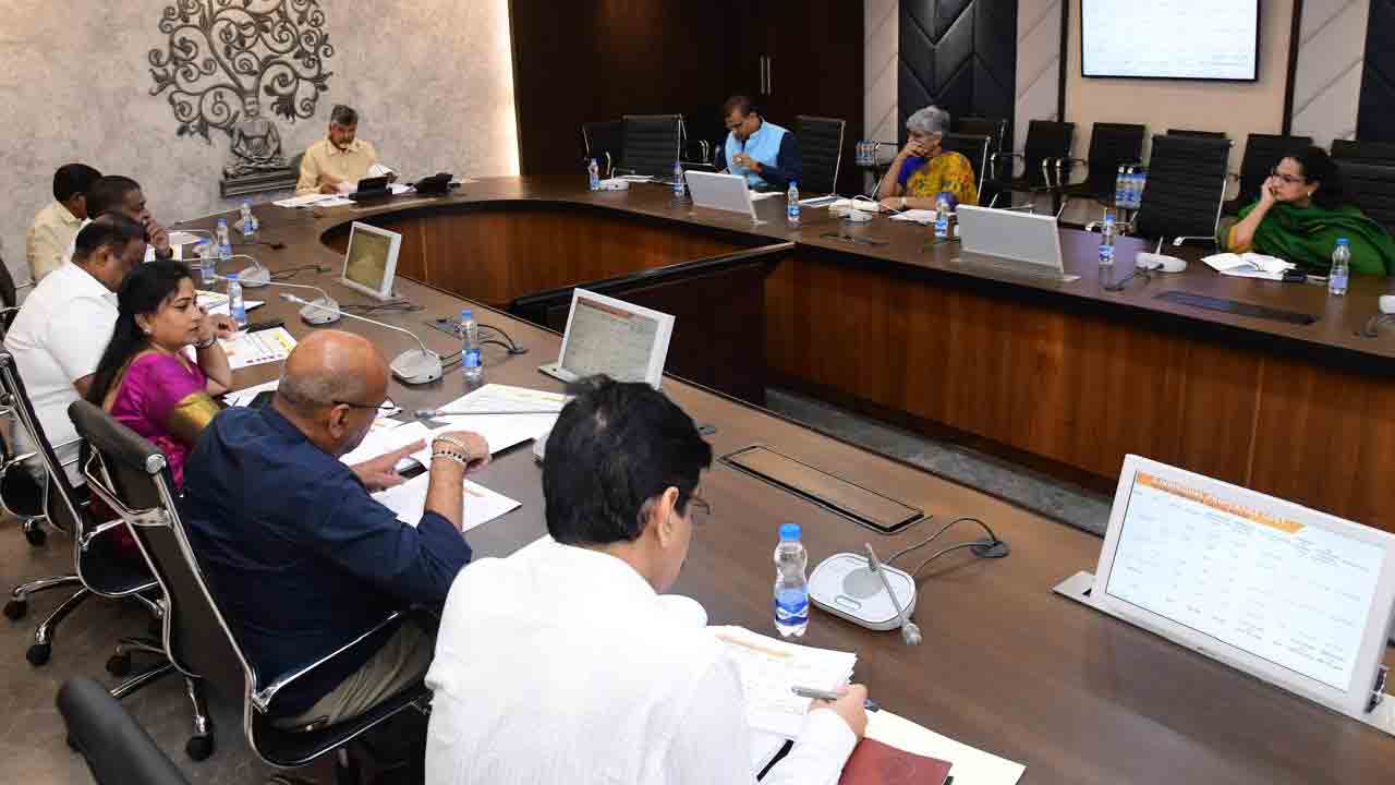 CM Chandrababu: వరద బాధితులను ఆదుకునేందుకు సిద్ధమవుతున్న ప్రభుత్వం..