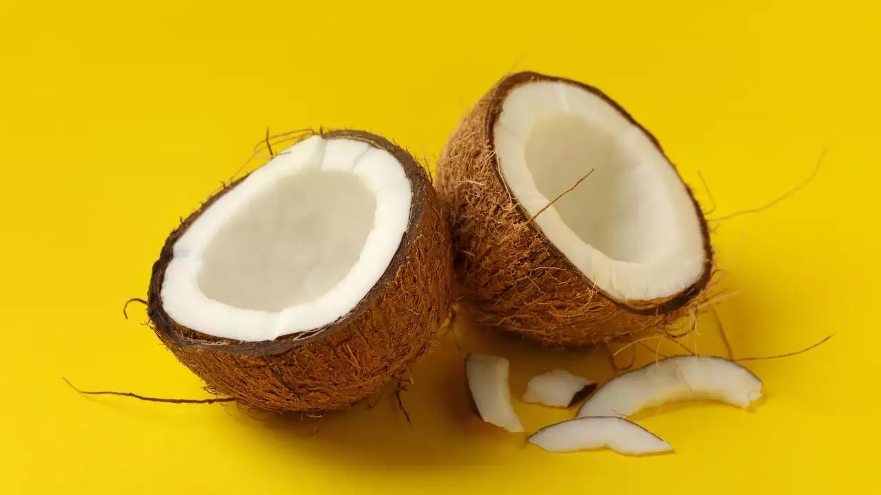 Health Benefits: ఉదయం లేవగానే పచ్చి కొబ్బరి తినండి.. ఆ సమస్యలు మాయం..!