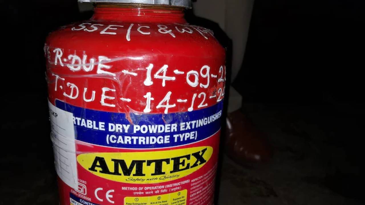 Cylinder on the track: రైల్వే ట్రాక్‌పై సిలిండర్.. సకాలంలో బ్రేకులు వేసిన లోకో పైలట్..