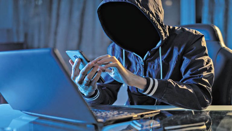 Investment Fraud : హైదరాబాద్ లో భారీ మోసం.. పెట్టుబడుల పేరుతో రూ.700 కోట్లకు టోకరా