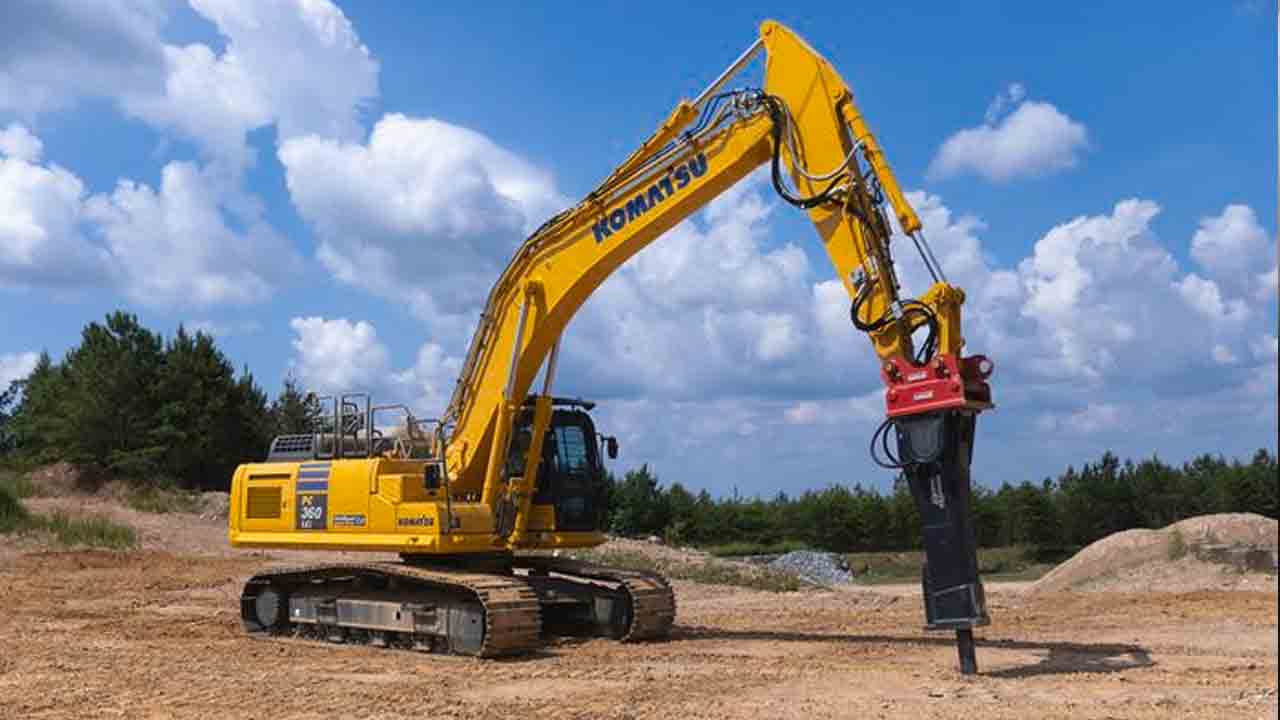 Nandyal: కూలిస్తే దూకి చస్తా.. ఇంటిపైకి ఎక్కి అధికారులను బెదిరించిన యజమాని