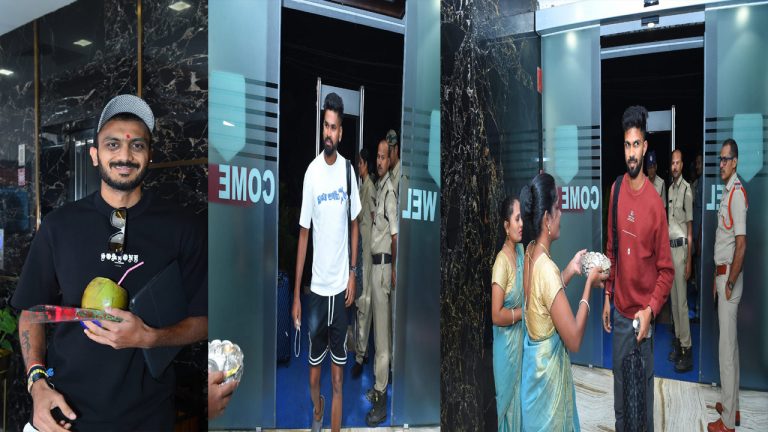 Team India Cricketers: అనంతపురంలో టీమిండియా ఆటగాళ్లు.. ఎందుకు వచ్చారో తెలుసా..?