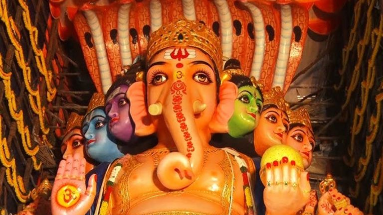 Khairatabad Ganesh: ఖైరతాబాద్‌ గణేషుడి వద్దకు భారీగా భక్తులు.. ట్రాఫిక్ మళ్లింపు.. మూడు షిఫ్టుల్లో పోలీసుల డ్యూటీ..