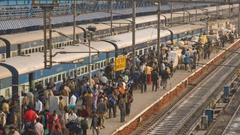 Indian Railways: టిక్కెట్ లేకుండా జనరల్ కోచ్⁭లో ప్రయాణిస్తున్నారా..? ఫైన్ ఎంతో తెలుసా..?