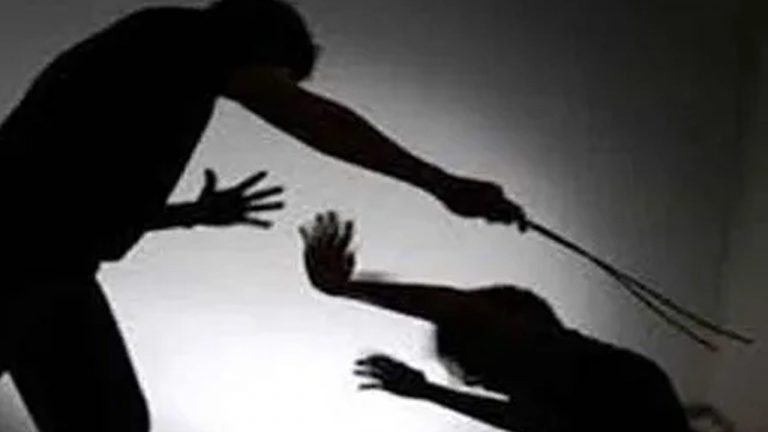 Goa: విద్యార్థిపై ఇద్దరు టీచర్లు పైశాచికం.. చెప్పుతో కొట్టి, తన్ని